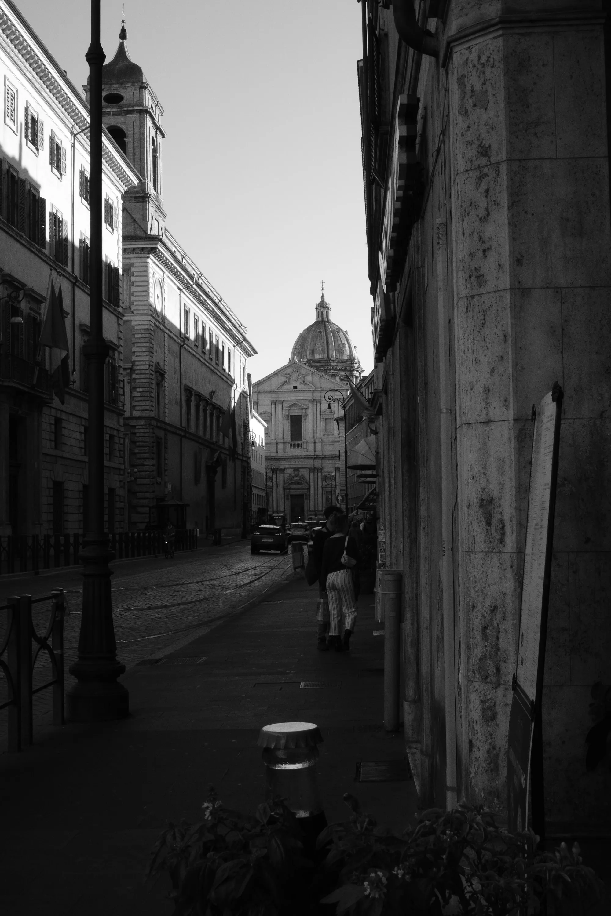 Rome in Black, frame 02
